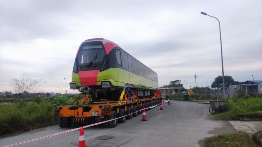 First metro train of Hanoi route arrives at local depot